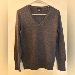 Charcoal gray v-neck cashmere sweaters - size small
